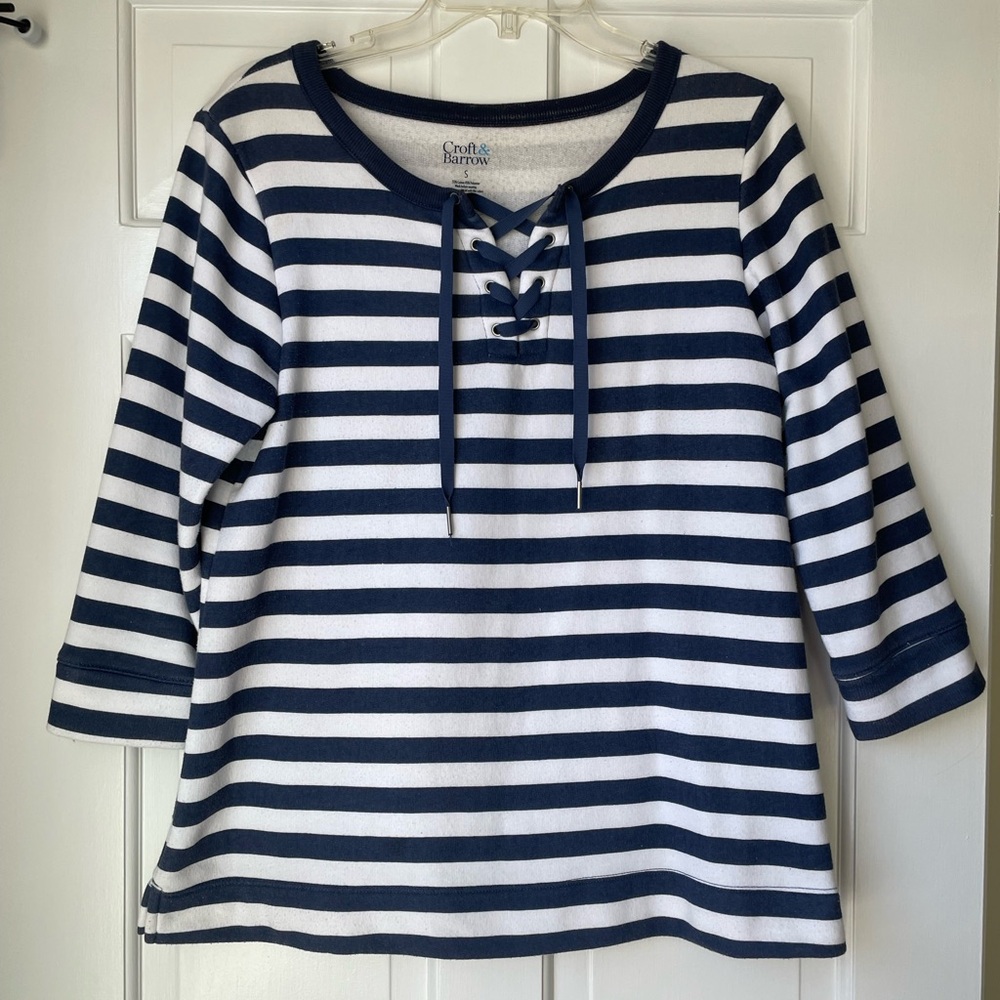 Croft & Barrow Navy and White Striped 3/4 Sleeve Sweatshirt. Size S.